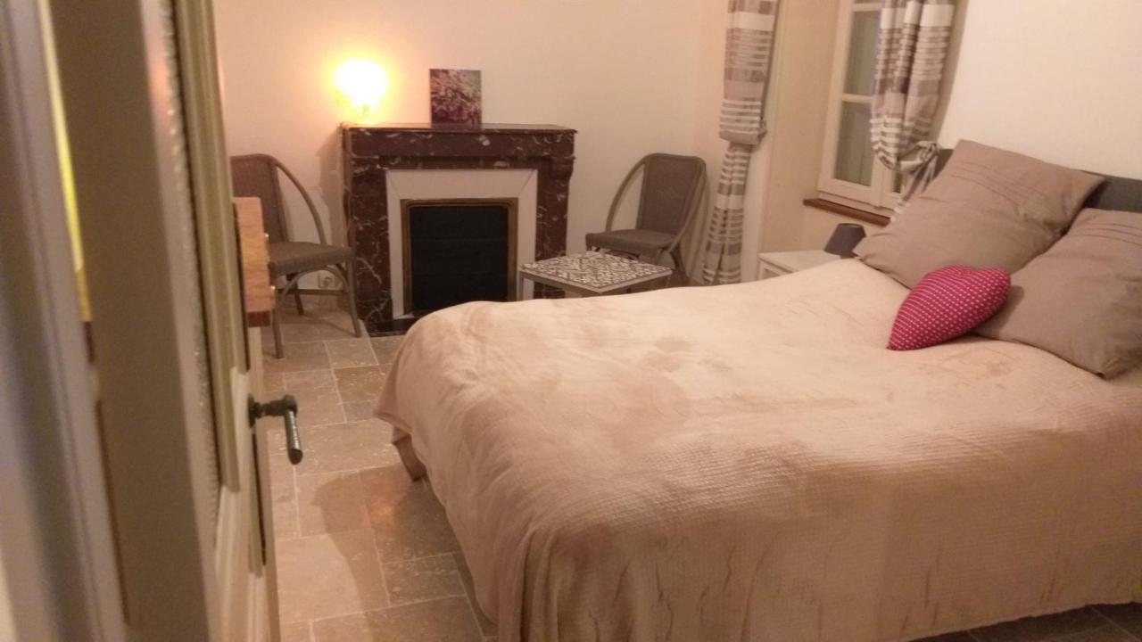 Le Gite Au Pied Du Chateau De Chaumont Exterior foto